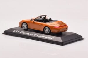 Porsche 911 997 Carrera 4 Cabriolet Laranja Metálico Minichamps 1:43 WAP02001618 Metal - imagem 3 de 4