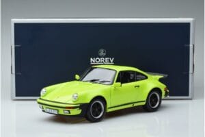 Porsche 911 930 Turbo 3.0 Verde Claro Norev 1:18 187666 Metal - imagem 7 de 7