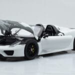 Porsche 918 Spyder Weissach Package Branco Com Jantes Pretas Minichamps 1:18 - image 2 of 9