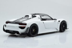 Porsche 918 Spyder Weissach Package Branco Com Jantes Pretas Minichamps 1:18 113062443 Metal - imagem 3 de 9