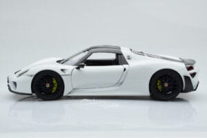 Porsche 918 Spyder Weissach Package Branco Com Jantes Pretas Minichamps 1:18 113062443 Metal - imagem 5 de 9
