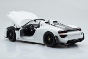 Porsche 918 Spyder Weissach Package Branco Com Jantes Pretas Minichamps 1:18 113062443 Metal - imagem 6 de 9