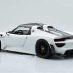Porsche 918 Spyder Weissach Package Branco Com Jantes Pretas Minichamps 1:18 - image 8 of 9