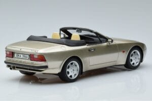 Porsche 944 S2 Cabriolet GT Spirit 1:18 GT002CS Resina - imagem 2 de 6