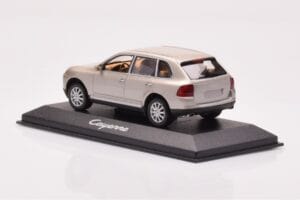 Porsche Cayenne 9PA Bege Minichamps 1:43 WAPC2000513 Metal - imagem 3 de 4
