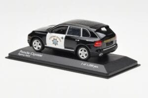 Porsche Cayenne 9PA Highway Patrol Minichamps 1:43 400066291 Metal - imagem 3 de 4
