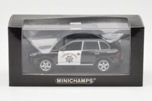 Porsche Cayenne 9PA Highway Patrol Minichamps 1:43 400066291 Metal - imagem 4 de 4