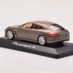 Porsche Panamera 970 4 Bege Metálico Minichamps 1:43 - image 3 of 4
