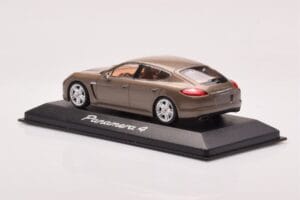 Porsche Panamera 970 4 Bege Metálico Minichamps 1:43 WAP02000319 Metal - imagem 3 de 4
