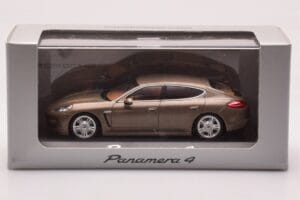 Porsche Panamera 970 4 Bege Metálico Minichamps 1:43 WAP02000319 Metal - imagem 4 de 4