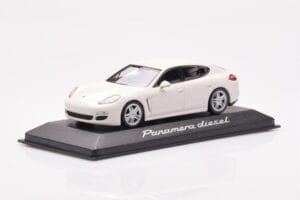 Porsche Panamera 970 Diesel Carrara Branco Minichamps 1:43 WAP0200090C Metal - imagem 2 de 4