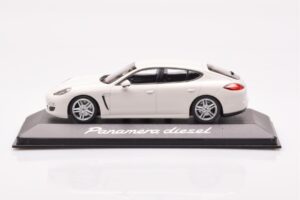 Porsche Panamera 970 Diesel Carrara Branco Minichamps 1:43