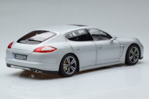 Porsche Panamera 970 Turbo Prata Norev 1:18 187609 Metal - imagem 3 de 7