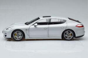Porsche Panamera 970 Turbo Prata Norev 1:18 187609 Metal - imagem 4 de 7