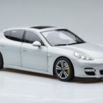 Porsche Panamera 970 Turbo Prata Norev 1:18 - image 5 of 7