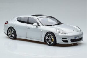 Porsche Panamera 970 Turbo Prata Norev 1:18 187609 Metal - imagem 5 de 7