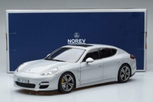 Porsche Panamera 970 Turbo Prata Norev 1:18 187609 Metal - imagem 7 de 7
