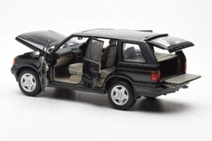 Range Rover P38 4.6 HSE Preto Metálico AUTOart 1:18 70017 Metal - imagem 8 de 9