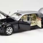 Rolls-Royce Phantom VII EWB Preto e Prateado Kyosho 1:18 08841BKS - image 2 of 8