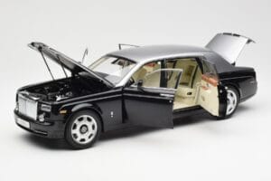 Rolls-Royce Phantom VII EWB Preto e Prateado Kyosho 1:18 08841BKS Metal - imagem 2 de 8