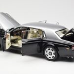 Rolls-Royce Phantom VII EWB Preto e Prateado Kyosho 1:18 08841BKS - image 5 of 8
