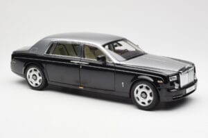 Rolls-Royce Phantom VII EWB Preto e Prateado Kyosho 1:18 08841BKS Metal - imagem 6 de 8