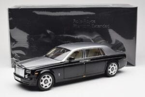 Rolls-Royce Phantom VII EWB Preto e Prateado Kyosho 1:18 08841BKS Metal - imagem 8 de 8