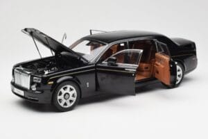 Rolls-Royce Phantom VII EWB Diamond Preto Kyosho 1:18 08841DBK2 Metal - imagem 2 de 8