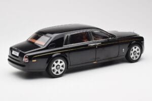 Rolls-Royce Phantom VII EWB Diamond Preto Kyosho 1:18 08841DBK2 Metal - imagem 3 de 8