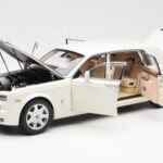 Rolls-Royce Phantom VII EWB English Branco Kyosho 1:18 08841EW2 - image 2 of 8