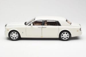 Rolls-Royce Phantom VII EWB English Branco Kyosho 1:18 08841EW2 Metal - imagem 4 de 8