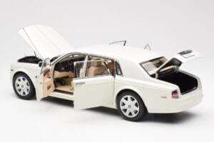 Rolls-Royce Phantom VII EWB English Branco Kyosho 1:18 08841EW2 Metal - imagem 5 de 8