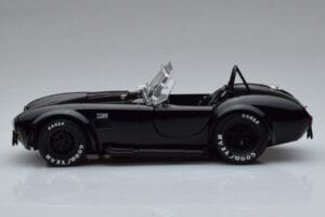 Shelby Cobra 427 S/C Preto Kyosho 1:18 08048BK Metal - imagem 4 de 9