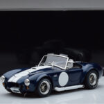 Shelby Cobra 427 S/C Azul Escuro Kyosho 1:18 - image 9 of 9