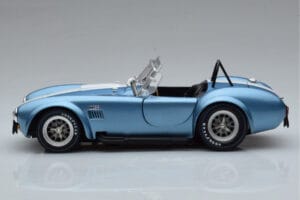 Shelby Cobra 427 S/C Azul Claro Kyosho 1:18 08048SBL Metal - imagem 4 de 9