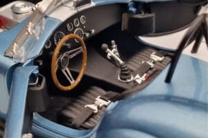 Shelby Cobra 427 S/C Azul Claro Kyosho 1:18 08048SBL Metal - imagem 7 de 9