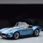 Shelby Cobra 427 S/C Azul Claro Kyosho 1:18 - image 9 of 9