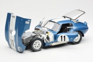 Shelby Daytona Cobra Coupe #11 S. Thompson 24 Hours of Le Mans 1965 CMR 1:18 CMR114 Metal - imagem 2 de 8