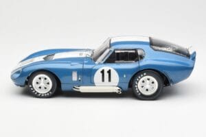 Shelby Daytona Cobra Coupe #11 S. Thompson 24 Hours of Le Mans 1965 CMR 1:18 CMR114 Metal - imagem 4 de 8