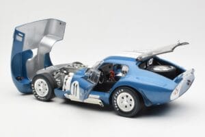 Shelby Daytona Cobra Coupe #11 S. Thompson 24 Hours of Le Mans 1965 CMR 1:18 CMR114 Metal - imagem 5 de 8