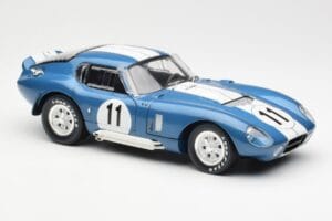 Shelby Daytona Cobra Coupe #11 S. Thompson 24 Hours of Le Mans 1965 CMR 1:18 CMR114 Metal - imagem 6 de 8