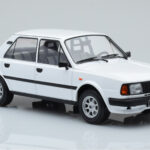 Skoda 130 L Branco IXO 1:18 - image 4 of 6
