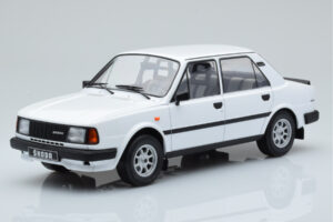 Skoda 130 L Branco IXO 1:18