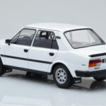 Skoda 130 L Branco IXO 1:18 - image 5 of 6