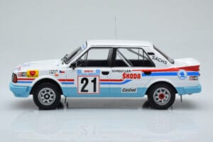 Skoda 130 LR #21 L. Krecek / B. Motl Rally Acropolis 1986 IXO 1:18 18RMC157A Metal - imagem 3 de 6