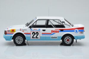 Skoda 130 LR #22 S. Kvaizar / J. Janecek Rally Acropolis 1986 IXO 1:18 18RMC157B Metal - imagem 3 de 6