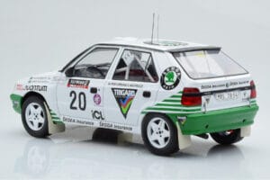 Skoda Felicia #20 S. Blomqvist / B. Cederberg Rally RAC Lombard 1995 IXO 1:18 18RMC147 Metal - imagem 5 de 6
