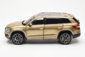 Skoda Kodiaq Dourado FAW 1:18 ZSX000001GOL Metal - imagem 4 de 8