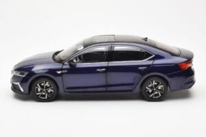Skoda Octavia Pro Azul FAW 1:18 ZMR000006BLA Metal - imagem 4 de 8