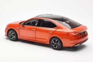 Skoda Octavia Pro Laranja FAW 1:18 ZMR000006ORA Metal - imagem 7 de 8